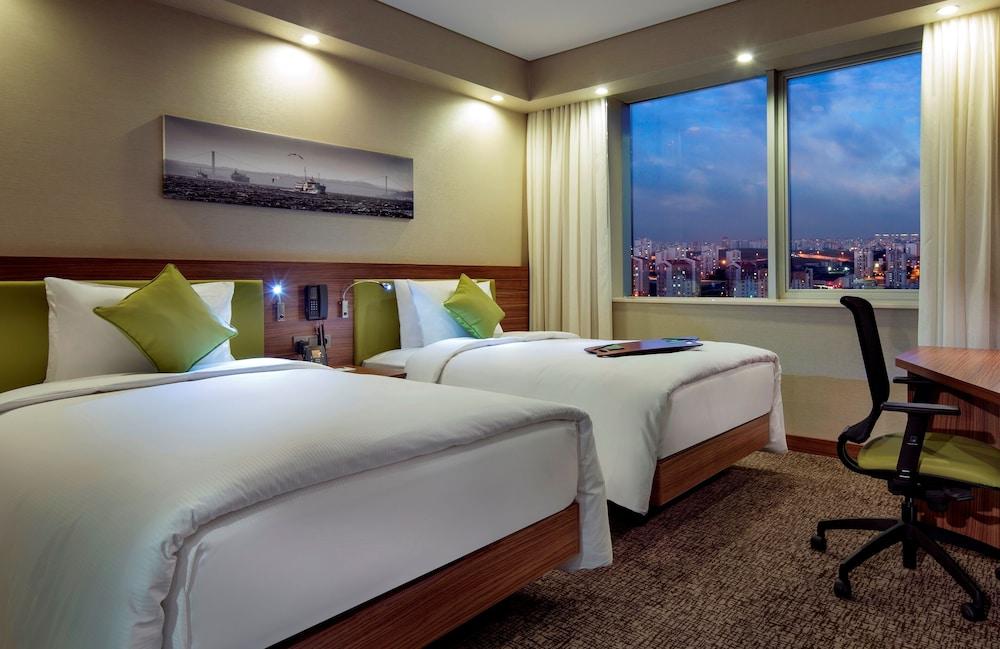 Hampton By Hilton Istanbul Kayasehir Istambul Exterior foto