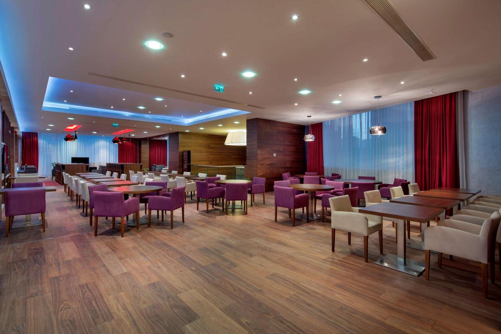Hampton By Hilton Istanbul Kayasehir Istambul Exterior foto