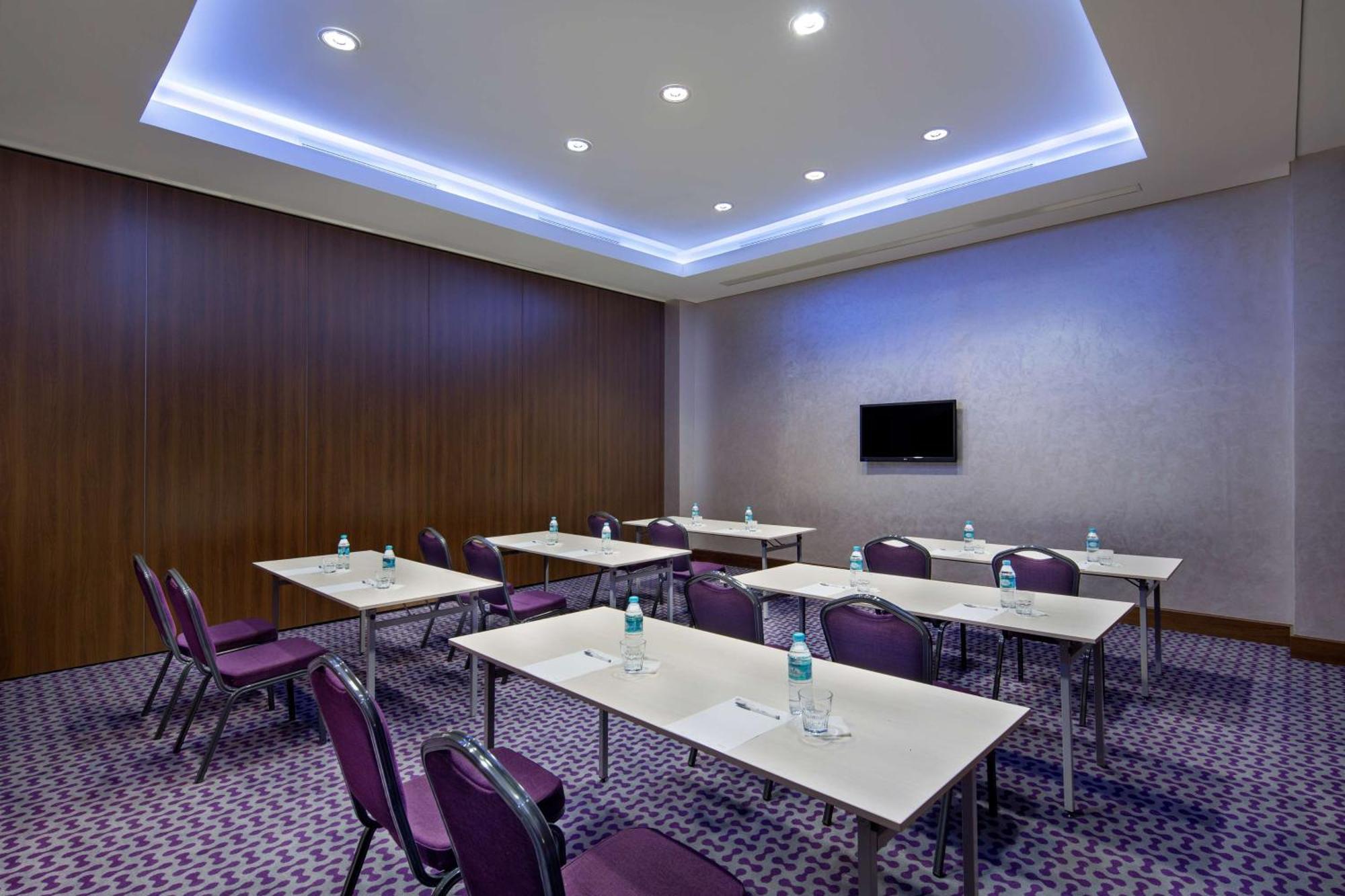 Hampton By Hilton Istanbul Kayasehir Istambul Exterior foto