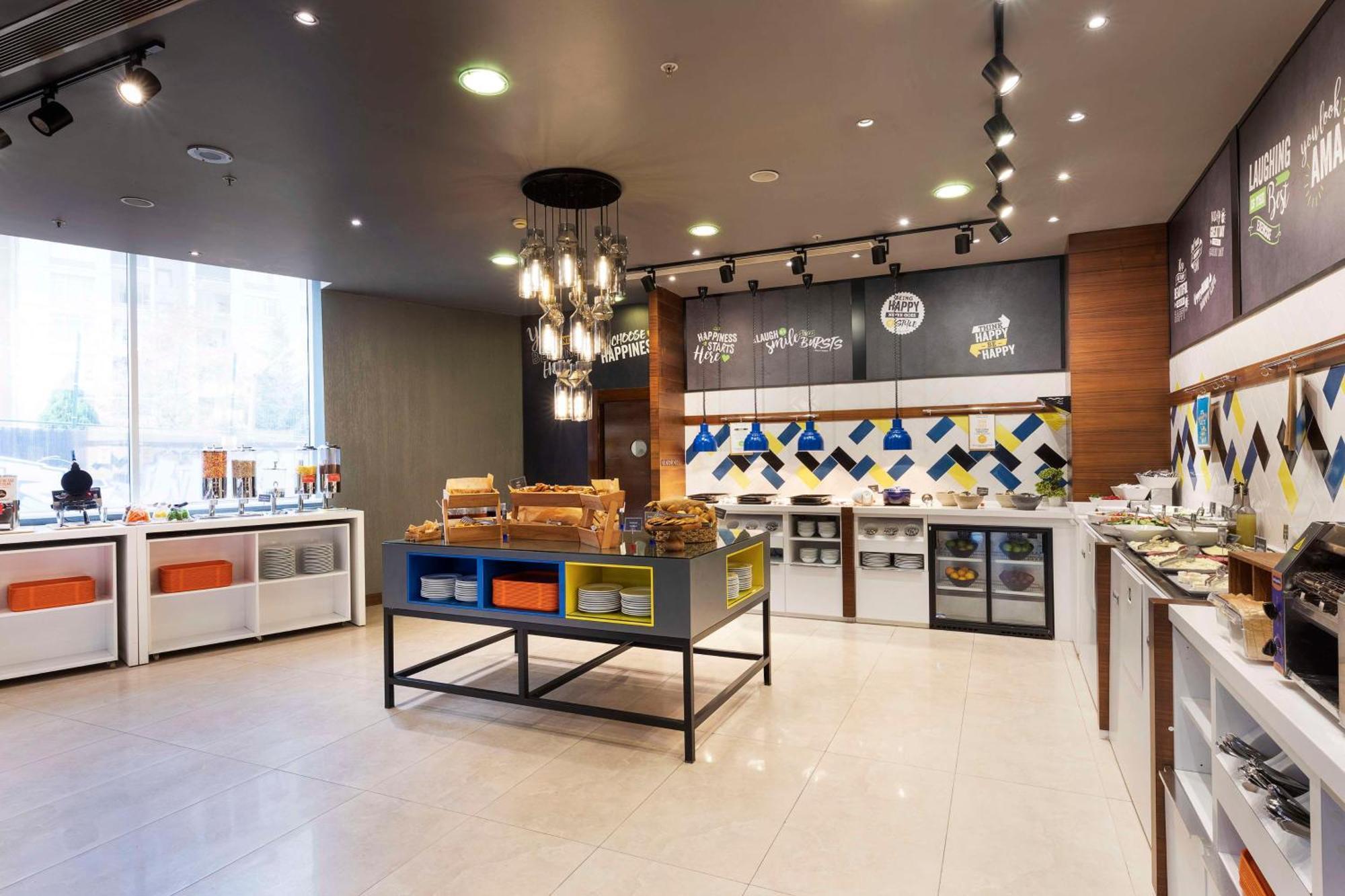 Hampton By Hilton Istanbul Kayasehir Istambul Exterior foto