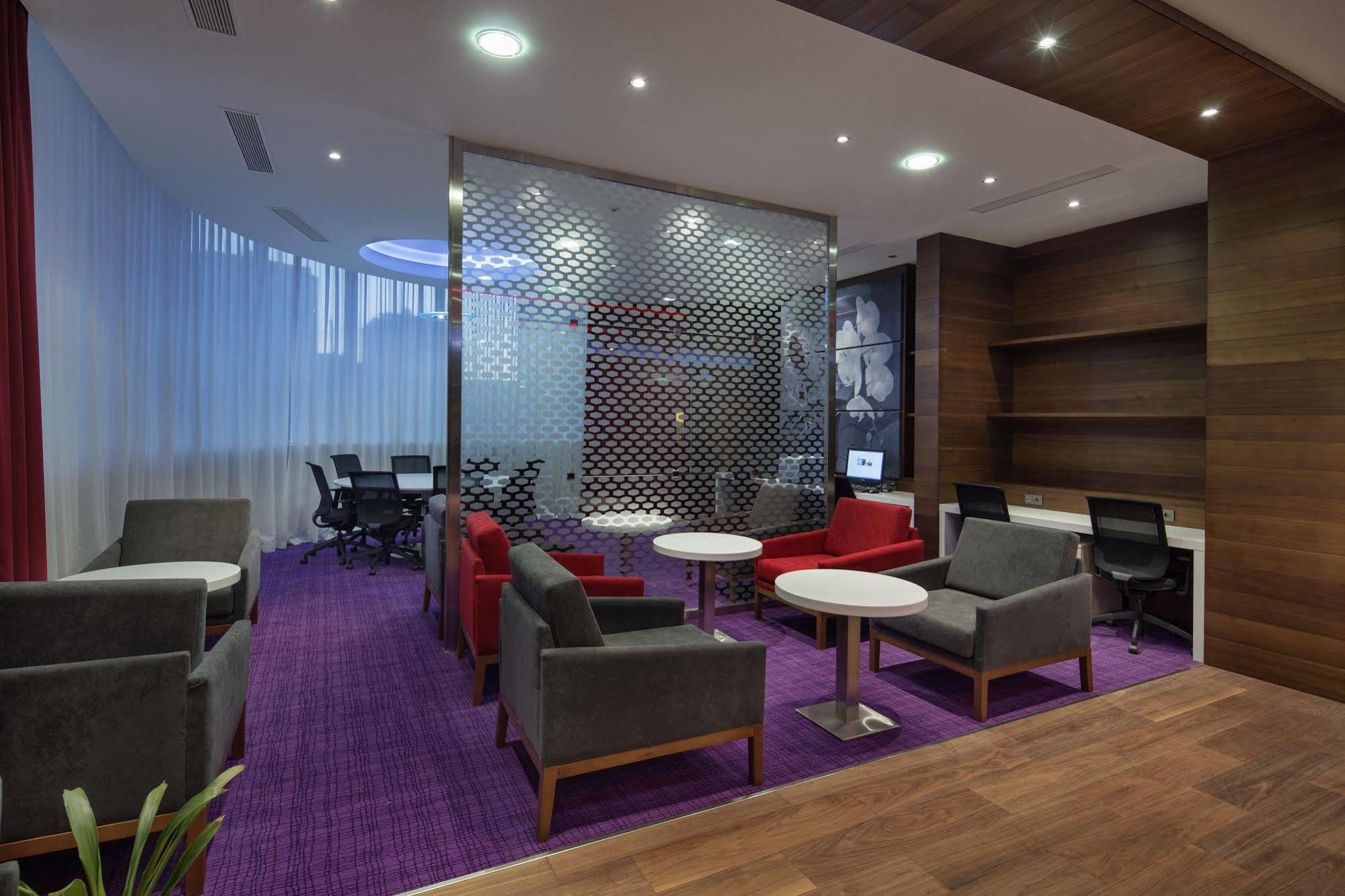 Hampton By Hilton Istanbul Kayasehir Istambul Exterior foto