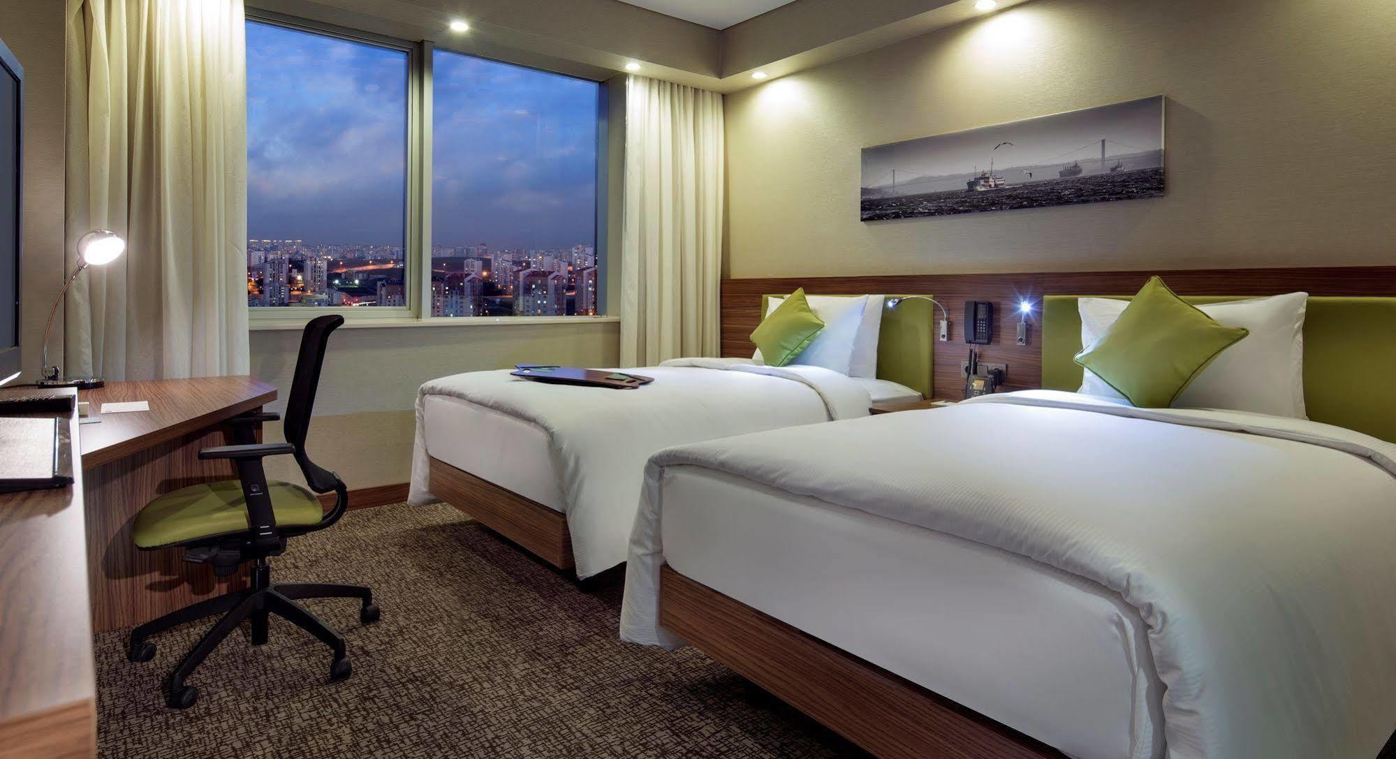 Hampton By Hilton Istanbul Kayasehir Istambul Exterior foto