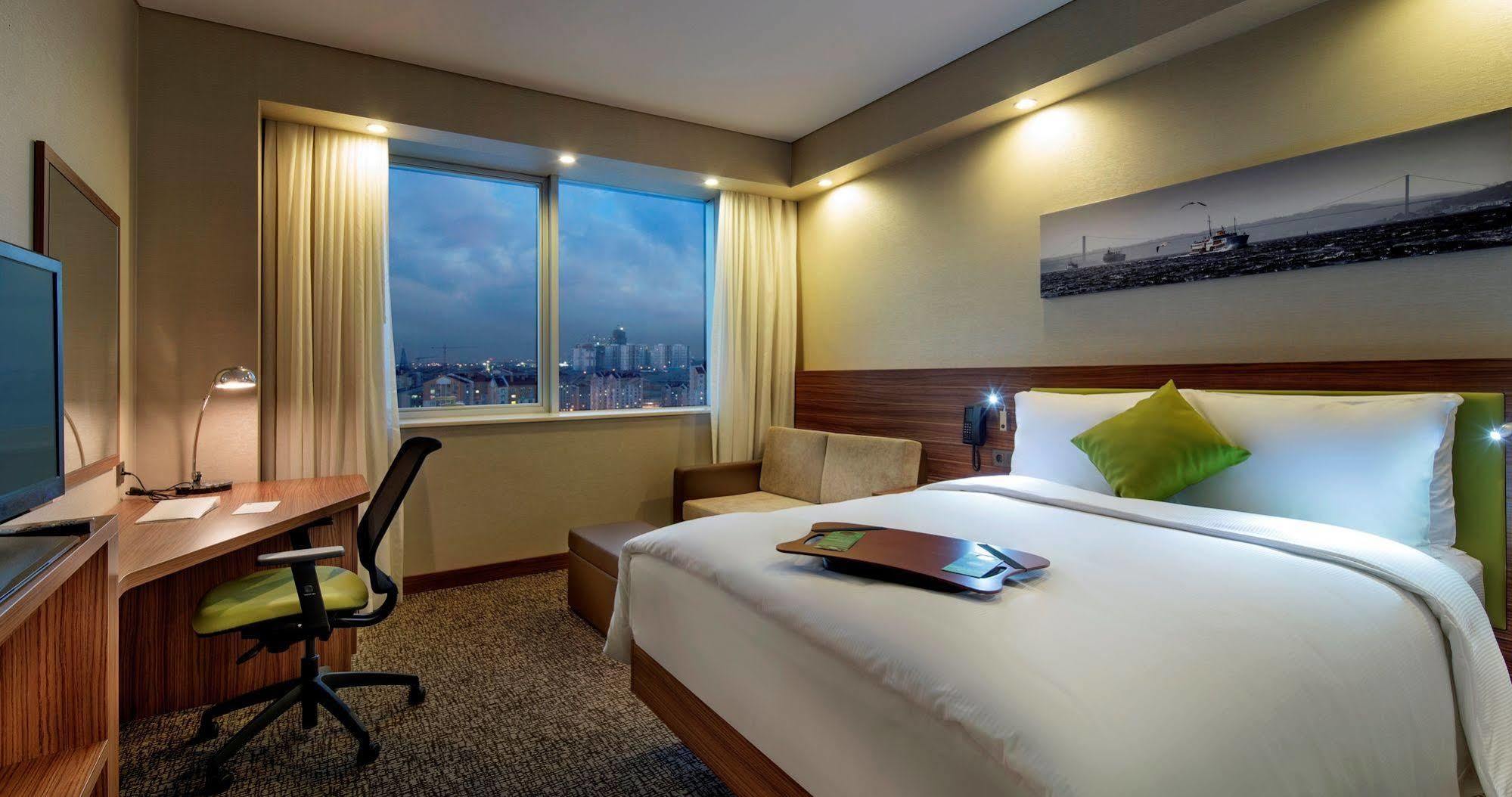 Hampton By Hilton Istanbul Kayasehir Istambul Exterior foto